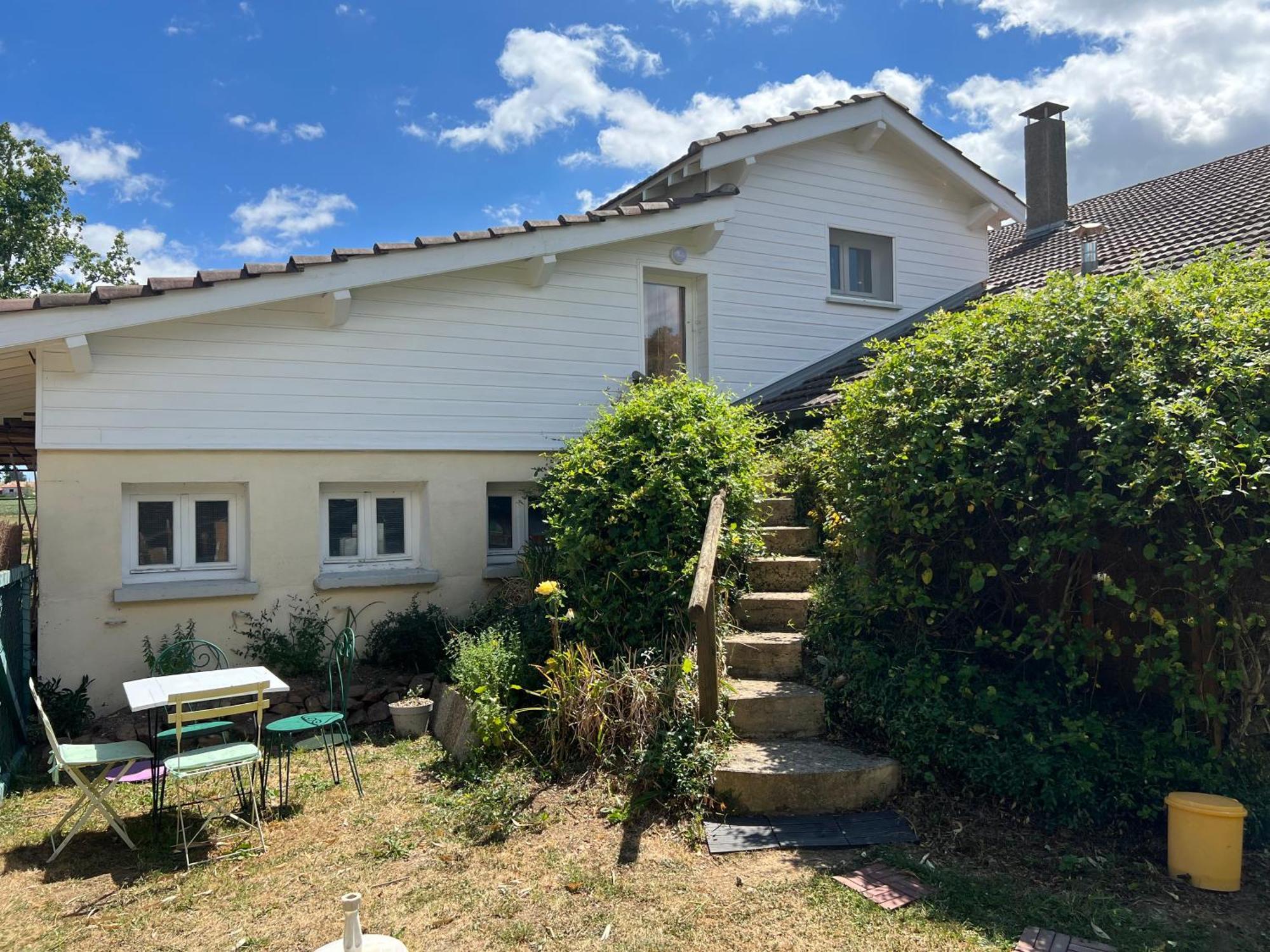 Maison d'Hôtes L'Escale Du Loup Blanc Maringes Exterior foto
